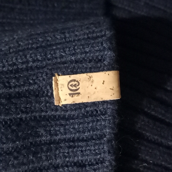 Tentree Organic Cotton 3/4 faux wood button down navy knit sweater - Picture 6 of 6